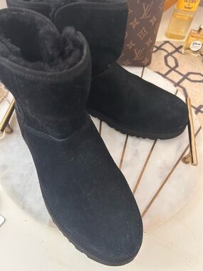 UGG Black Boot size 8 good condition